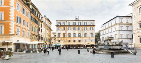 Piazza Santa Maria in Trastevere - Vivenda Group