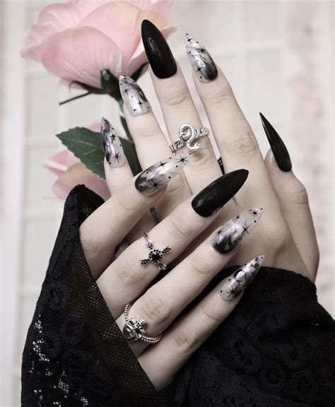 Pin by Bre Soares on unhas | Goth nails, Stylish nails, Stylish nails art