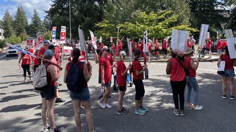 Evergreen Public Schools could delay pay for striking teachers | kgw.com