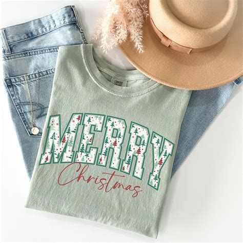 Comfort Colors® Merry Christmas Shirt, Retro Women's Holiday Tee ...