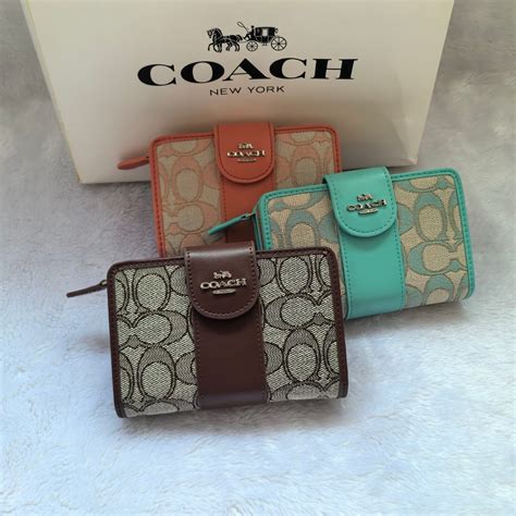 Coach Wallet CT922, Luxury, Bags & Wallets on Carousell