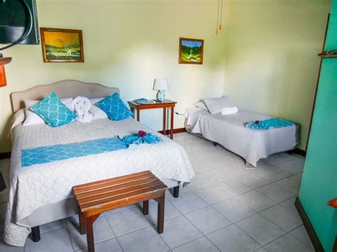 DRIFT INN CAYO HOTEL (Santa Elena) - Hotel Reviews, Photos, Rate ...