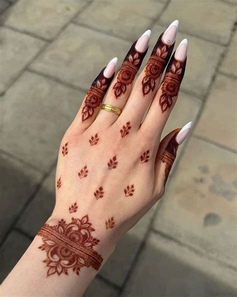 Left Hand Mehndi Design – Front, Back & Simple Stylish Patterns