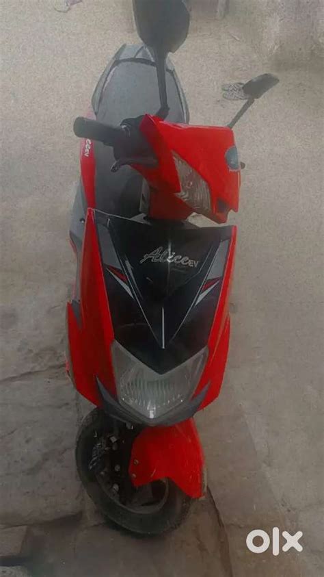 Batted dead h scuty all ok only battery problem - Scooters in Sindhwari ...