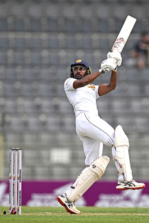 Kamindu Mendis celebrates his half-century | ESPNcricinfo.com