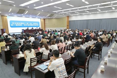 2018级3000多名新生来校报到-嘉兴职业技术学院