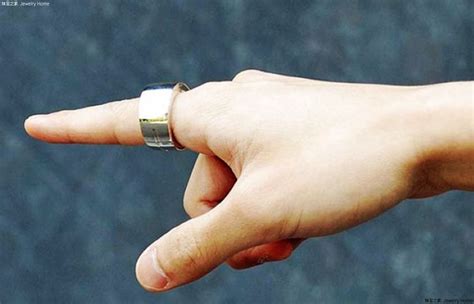 食指戴戒指是什么意思 食指戴戒指代表什么|腕表之家-珠宝