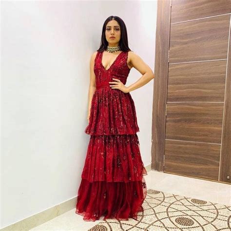 5 Western Look Outfits for the Bride and Groom to Ace the Fashion Game