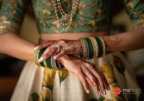 Elegant Bangles Sets for your wedding: Charm up and Chunk Your Bangles