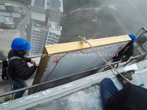 High Level Building Signage 的图像结果