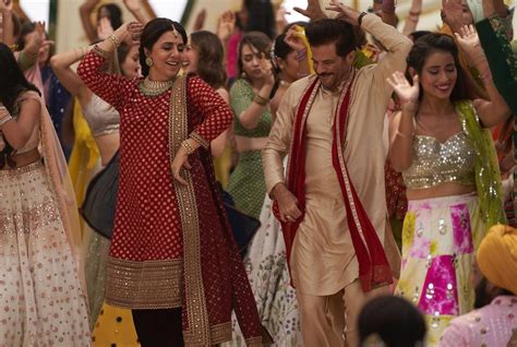 How Neetu Kapoor nailed traditional bridal look in red Sabyasachi ...