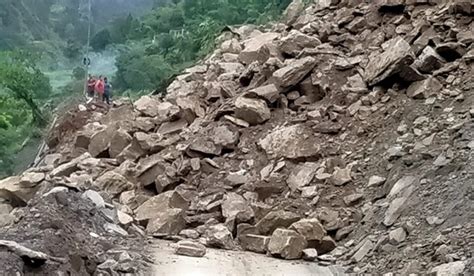 Uttarakhand: Badrinath National Highway blocked due to landslide in ...