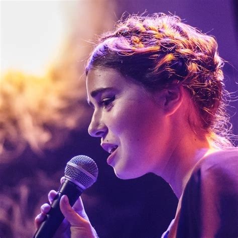 Roberta - Singing teacher - ₹4317/h