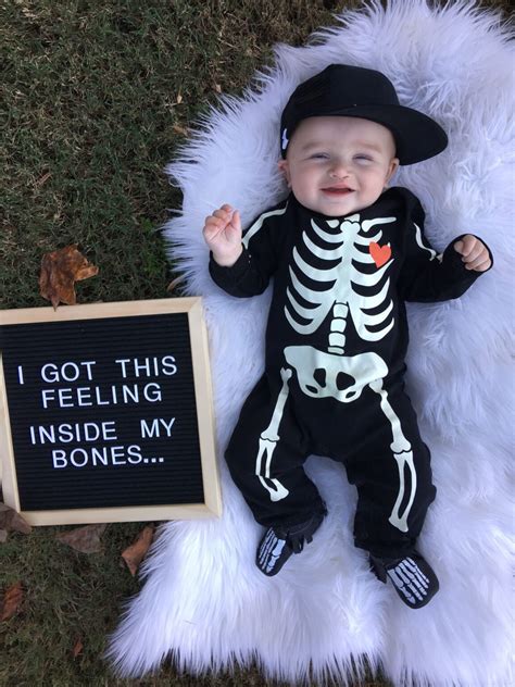 25 Ridiculously Cute Fall Baby Picture Ideas – My Motherhood Made Easy