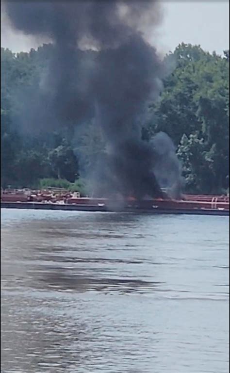 Helicopter crashes into barge on Mississippi River near St. Louis ...