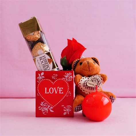 Send Curated Valentine Gift Hamper Online - VL22-101233 | Giftalove