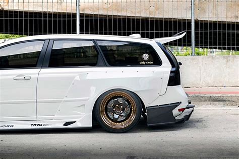 2011 Volvo V50 Wagon: Not Your Social Studies Teacher-Mobile