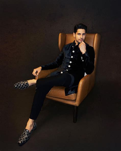 Eid 2023 Outfits: ईद पर कुछ अलग करना चाहते हैं ट्राई, तो इन ट्रेडिशनल ...