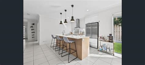 Comfortable room in 3BR house, close to motorway - Airbnb