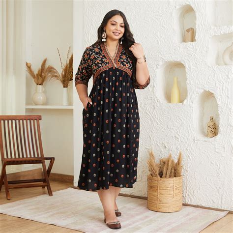 Buy Black Bloom in the Dark V Neck Gathered Dress - SOM | Rustorange