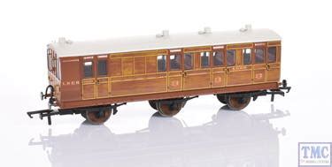 R40130 Hornby OO Gauge LNER 3rd Class 6 Wheel Brake Teak Coach with ...