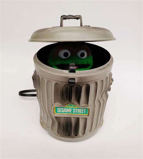 How To Make Oscar The Grouch Trash Can