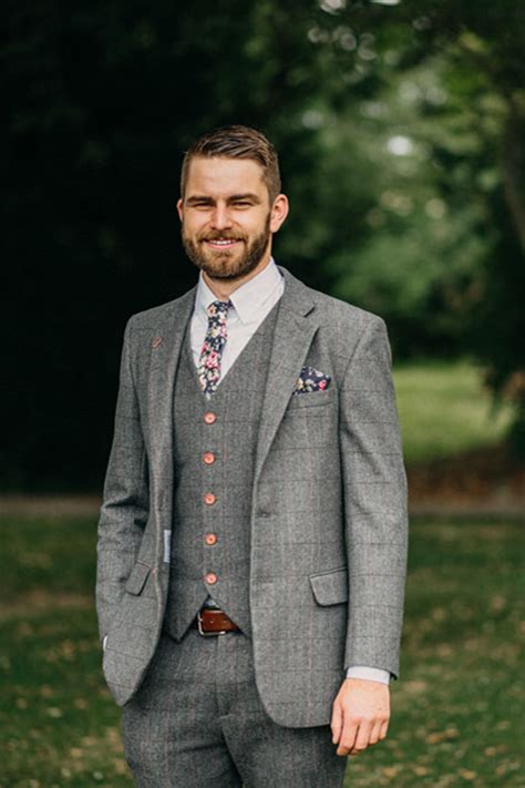 Grey Wedding Suit 的图像结果