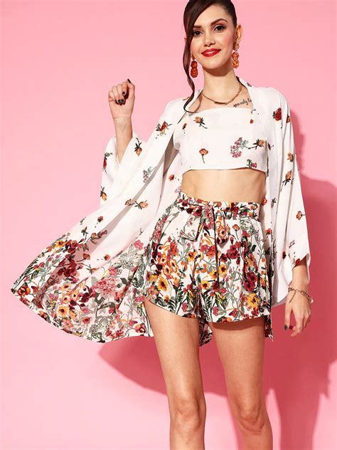 Women White & Red Floral Printed Square Neck Crop Top & Tie-Up Front ...