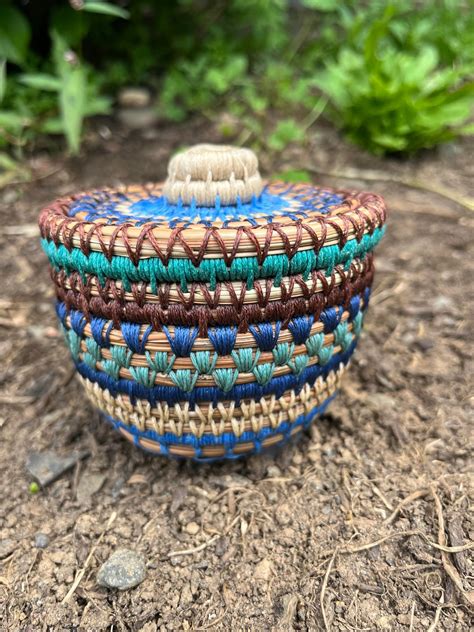 Some pine needle baskets I’ve made this summer : r/crafts