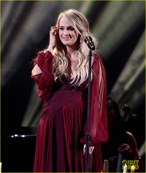 Pregnant Carrie Underwood Performs 'Spinning Bottles' at American Music ...