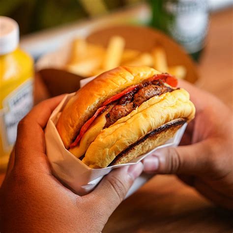 ROTA OITO DOIS BURGER, Maceio - Menu, Prices & Restaurant Reviews ...