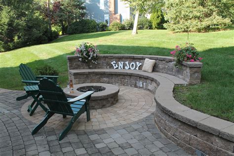 Paver patio with a Techo-Bloc Fire Pit and built in Sitting Bench ...