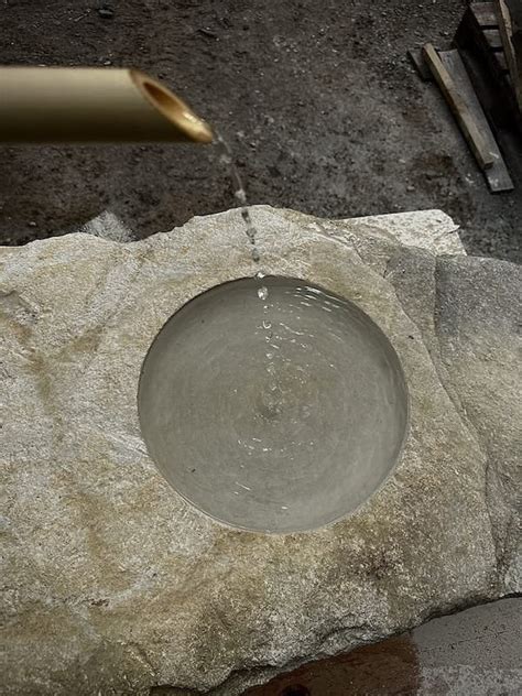 DIY Slate Cladding Water Feature 的图像结果