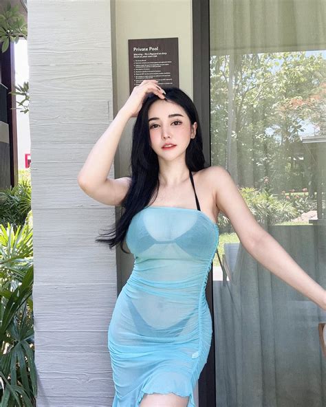 人正真好！「巨乳老闆娘」身材好到狂吸 266 萬追蹤，就愛她的敢穿敢露-小濕妹圖