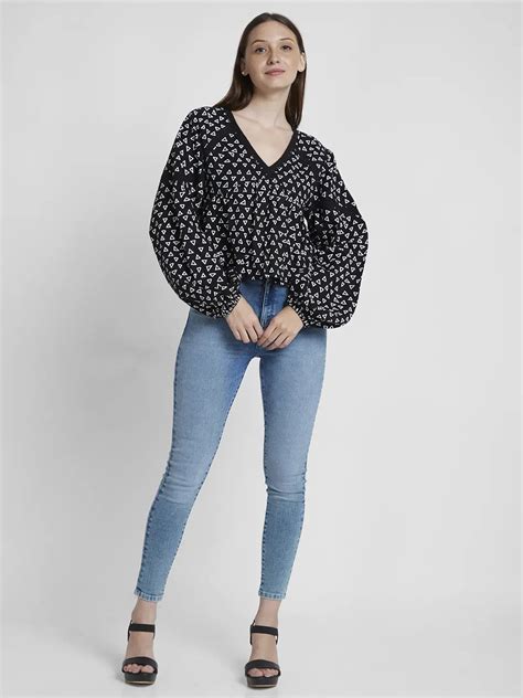 Spykar Women Black Cotton Slim Fit Full Sleeve V-Neck Printed Crop Top