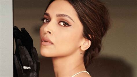 How to Apply Eyeliner: Tips & Techniques for All Eye Shapes