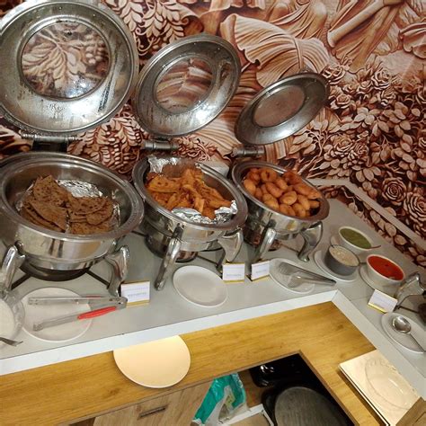 HOTEL MUMBAI HOUSE - LIG INDORE - Hotel Reviews, Photos, Rate ...