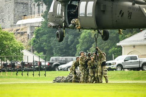 Part I: Air Assault School leaders motivate participants to strive for ...