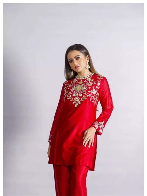 Helly Shah is chic, classy & captivating! | Times of India