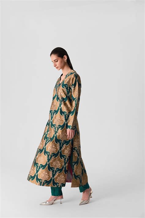 Biyu V-Neck Kurta Set – Yam India