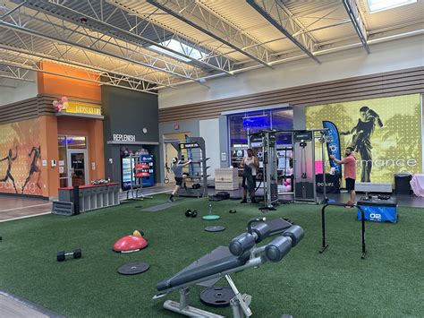 LA FITNESS - 905 US-1, Edison NJ - Hours, Directions, Reviews - Loc8NearMe