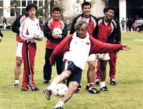 2002年足球世界杯中国队小组赛对手是谁？1个 冠军、1个季军_腾讯新闻