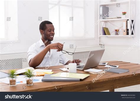 Happy Black Businessman 的图像结果