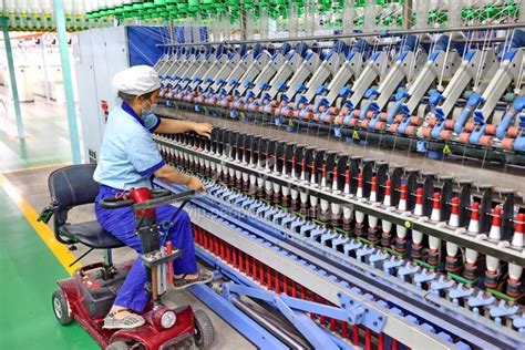 江苏南通：国家级“绿色工厂”生产繁忙-人民图片网