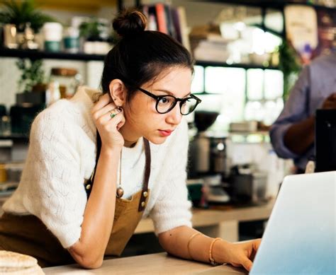 Business Owner Laptop 的图像结果