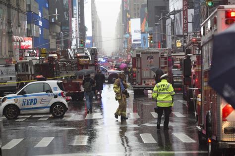 纽约爆炸致两楼坍塌3死27伤_新浪新闻