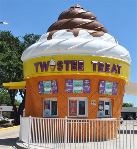 Twistee Treat | RoadsideArchitecture.com
