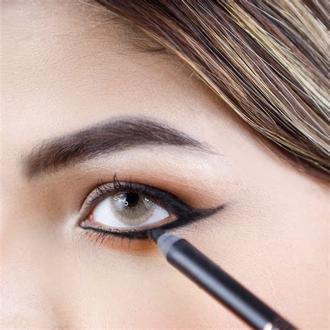 Step-by-Step Guide for Perfect Eye Definition of Kohl | by Anika Rahman ...