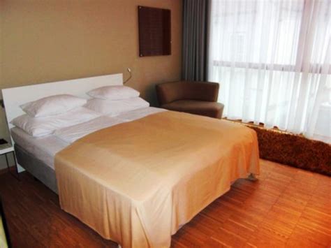 HOTEL AM DOMPLATZ (Linz) - Hotel Reviews, Photos, Rate Comparison ...