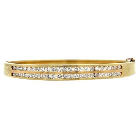 14k Gold Diamond Round Bangle Bracelet For Sale at 1stDibs